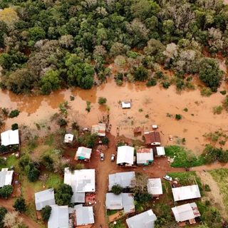 El río Uruguay se estabiliza, pero la alerta costera sigue