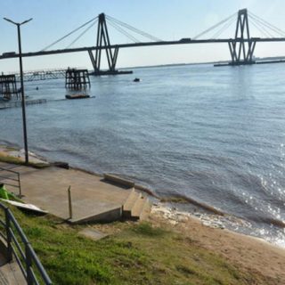 La crecida del Paraná amenaza la playa Malvinas I
