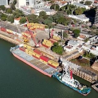 Corrientes recibió este martes maquinaria para su primera planta de CLT