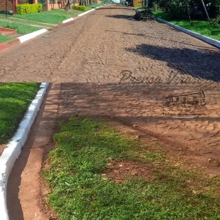 Tareas de mantenimiento urbano en el barrio Vuelta Ombú