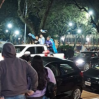 Virasoro salió a festejar el pase de Argentina a semifinales en Plaza Libertad