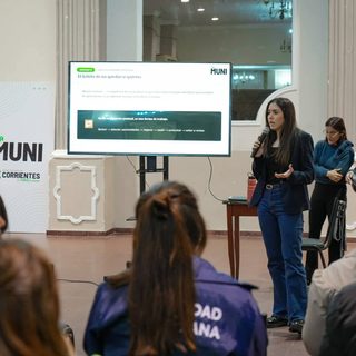 Capacitan a empleados municipales en la app La Muni + Simple