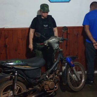 Intentó escapar de un control policial en moto adulterada