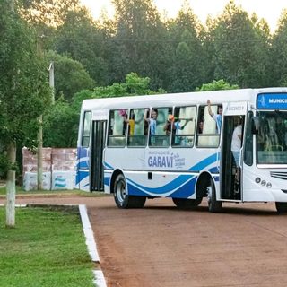 Garaví incorporó un colectivo y una Kangoo al municipio