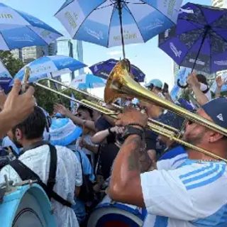 Hinchas argentinos preparan banderazo en Times Square