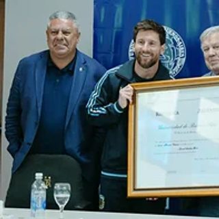 Messi recibió el Doctor Honoris Causa de la UBA antes de su despedida