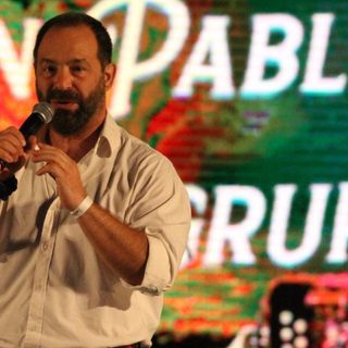 Barberán presenta su primer libro con un poema sobre el desarraigo