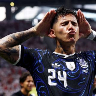 Enzo Fernández vuelve ante Burkina Faso tras cumplir la suspensión