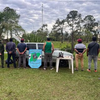 Control en Santo Tomé: rifle oculto y auto con pedido de robo