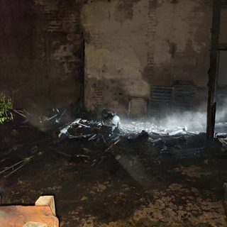 Incendio destruyó un depósito en una vivienda de Apóstoles