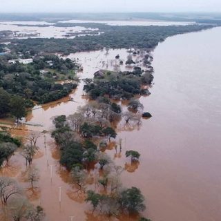 El Uruguay empieza a bajar en Santo Tomé, pero sigue el alerta