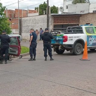 Un policía chocó el auto que debía trasladar y nadie responde