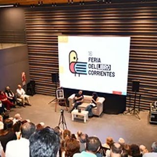 Andahazi cerró la Feria del Libro de Corrientes a sala llena