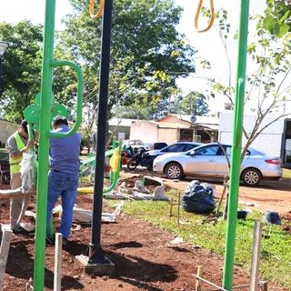 Instalan juegos de movilidad para adultos en la plazoleta Frattini