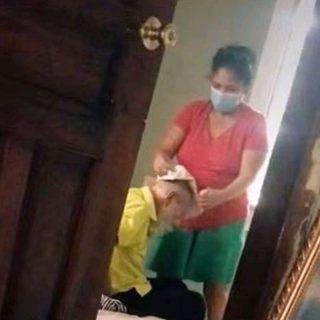 Su marido la dejó y ella igual cuidó a su suegro