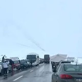 Nieve intensa deja 1.500 camiones varados camino a Chile