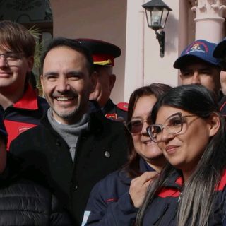 Valdés entregó $210 millones a bomberos voluntarios
