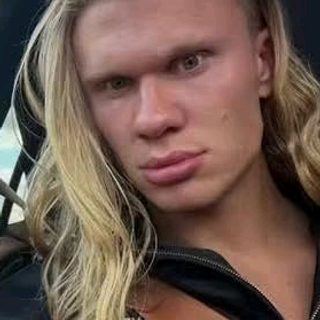 Haaland sorprende con corte de pelo antes de la nueva temporada