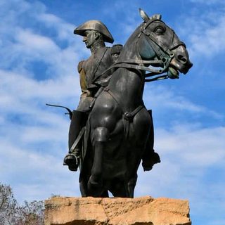 Homenaje a San Martín en la plaza que lleva su nombre