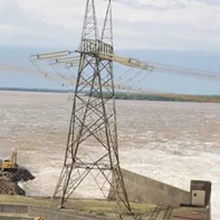 Yacyretá repara una defensa de la torre de la Línea Argentina 3