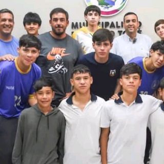 Entregaron zapatillas a jóvenes que competirán en los Juegos Evita