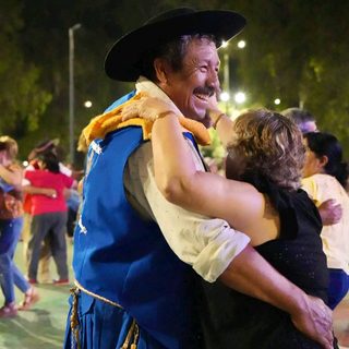 Nueva Peña de la Ciudad en la Plaza La Tradición