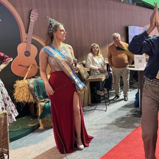 Corrientes llevó su carnaval y su folclore a la feria turística de Buenos Aires