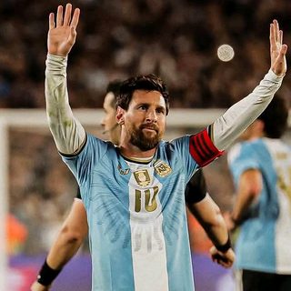 Messi se despidió de la Selección con asistencia y gol ante Benín