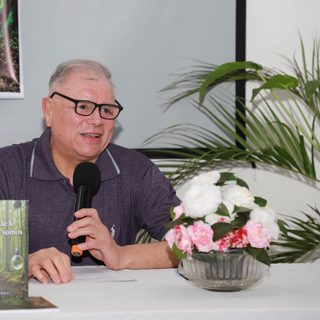Hilario Cuhna presentó su nuevo libro en la ciudad