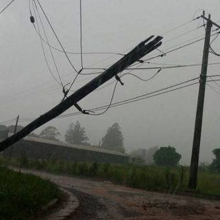 Apagones en Corrientes y el interior por lluvia y vientos fuertes
