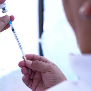 La plaza Vera suma un punto de vacunación contra el dengue