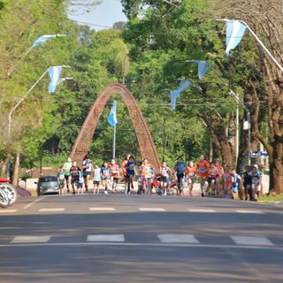 Maratón del Centenario reunió a vecinos en Plaza Libertad