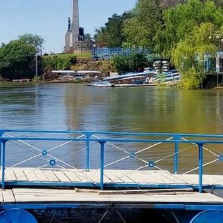 Corrientes capital, cerca de sus primeros evacuados por el Paraná