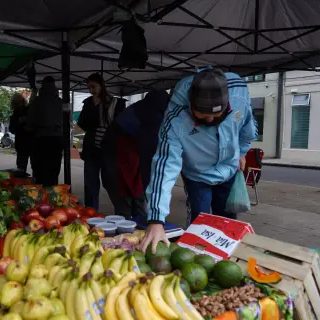 Ferias de la Ciudad recorren plazas y paseos esta semana