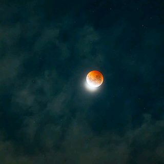La Luna de Sangre se dejó ver en Rosario