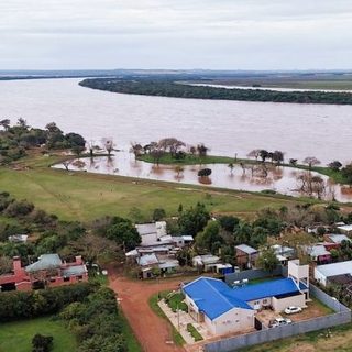 El Uruguay y el Paraná crecen frente a Corrientes