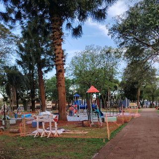 Instalaron juegos infantiles en la Plaza Libertad