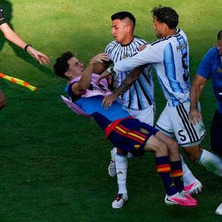 Paredes, castigado con 10 partidos por incidentes en la final