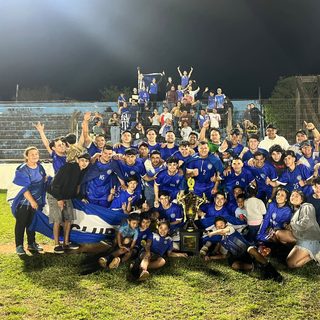 Sarmiento salió campeón entre silbatinas a la Liga
