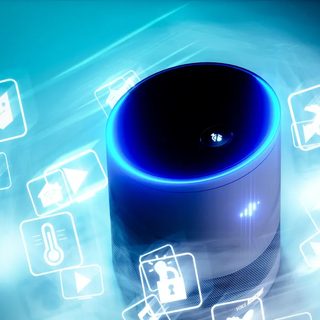OpenAI prepara un altavoz con IA para competir con Alexa