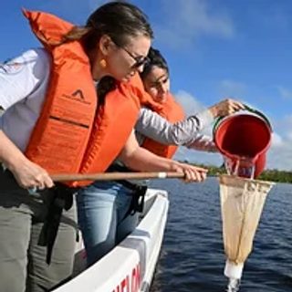 Buscan microplásticos en ríos y lagunas del NEA
