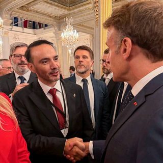 Valdés se reunió con Macron en Francia para atraer inversiones