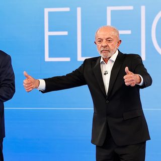 Lula y Flávio Bolsonaro empatan en el último debate antes del balotaje