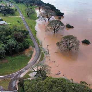 El río Uruguay crece en dos localidades correntinas