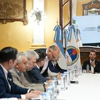 Corrientes refuerza obras y asiste a evacuados por la creciente