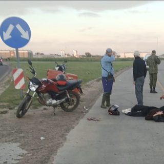 Alcoholizado atropelló a una pareja en moto y lo atraparon tras una persecución