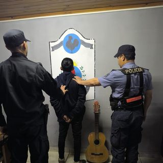 Detuvieron a Chuky Almada por el robo de una guitarra y un parlante