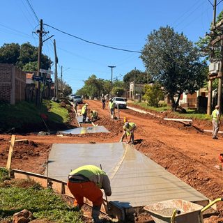 Santo Tomé avanza con obras de cordón cuneta, agua y calles
