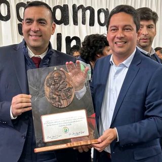 Suaid entregó un obsequio a Virasoro por su centenario