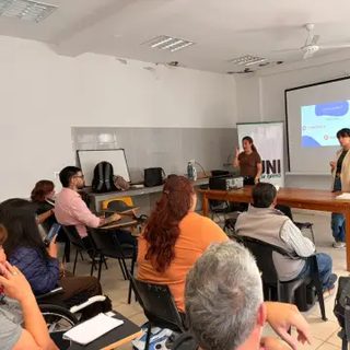 Feriantes municipales aprenden Lengua de Señas en Corrientes